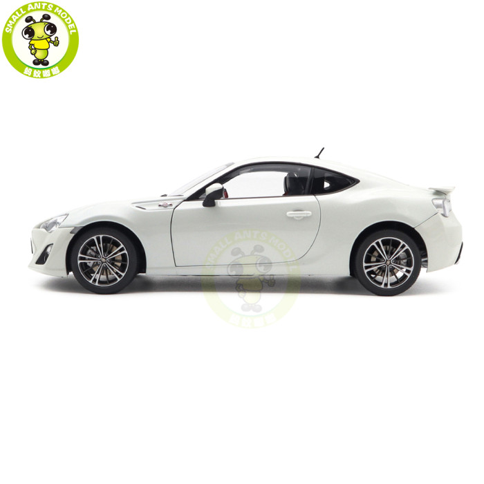 1/18 Toyota 86 GT Limited RHD AUTOart 78773 White Pearl Diecast Model Car Gifts For Friends