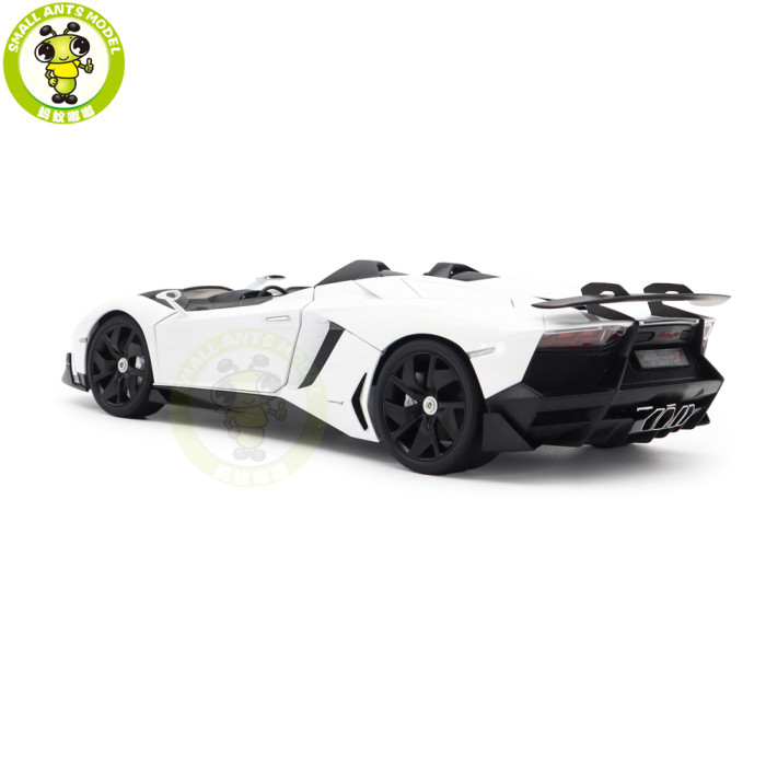 1/18 Lamborghini AVENTADOR J Autoart 74674 White Diecast Model Car Gifts For Friends Father