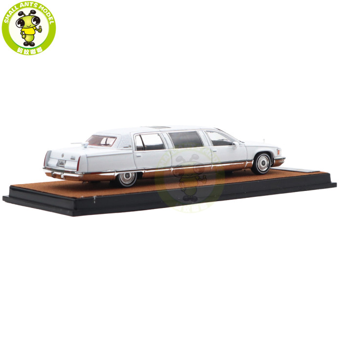 1/64 Cadillac Fleetwood Long Wheelbase Diecast Model Toy Car Gifts For Friends