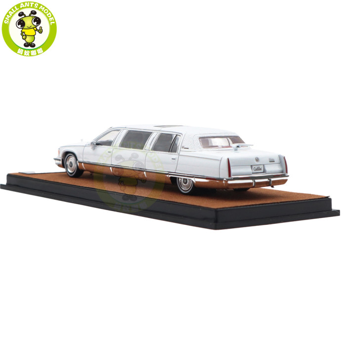 1/64 Cadillac Fleetwood Long Wheelbase Diecast Model Toy Car Gifts For Friends