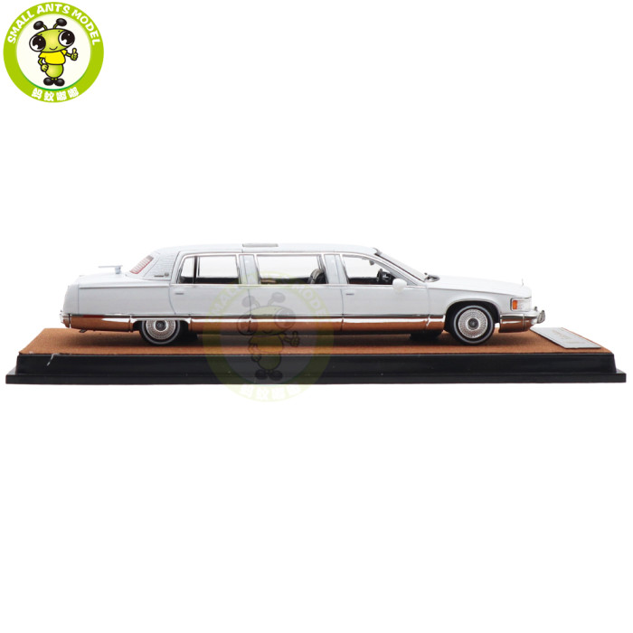 1/64 Cadillac Fleetwood Long Wheelbase Diecast Model Toy Car Gifts For Friends