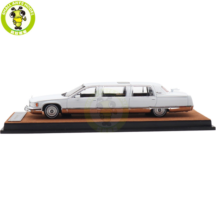 1/64 Cadillac Fleetwood Long Wheelbase Diecast Model Toy Car Gifts For Friends