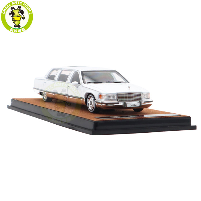1/64 Cadillac Fleetwood Long Wheelbase Diecast Model Toy Car Gifts For Friends