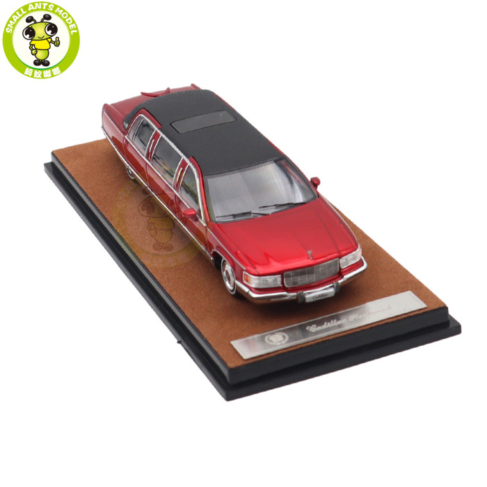 1/64 Cadillac Fleetwood Long Wheelbase Diecast Model Toy Car Gifts For Friends