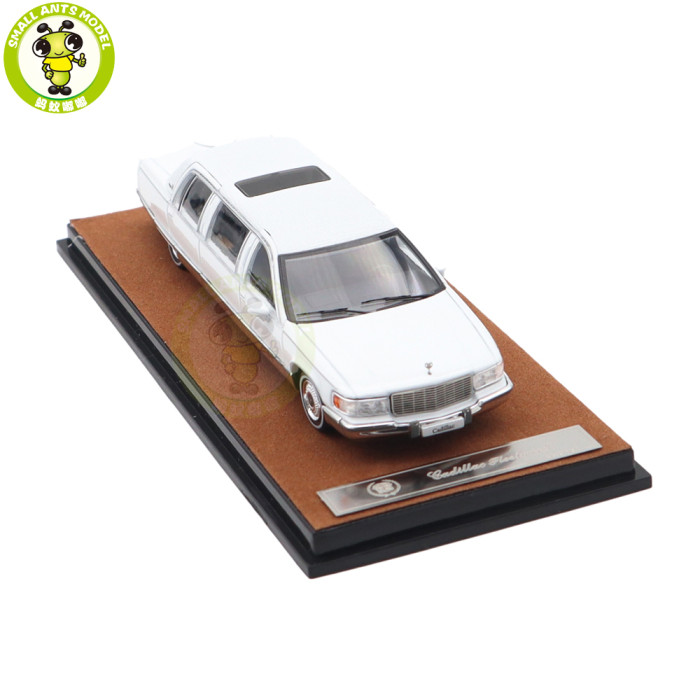 1/64 Cadillac Fleetwood Long Wheelbase Diecast Model Toy Car Gifts For Friends