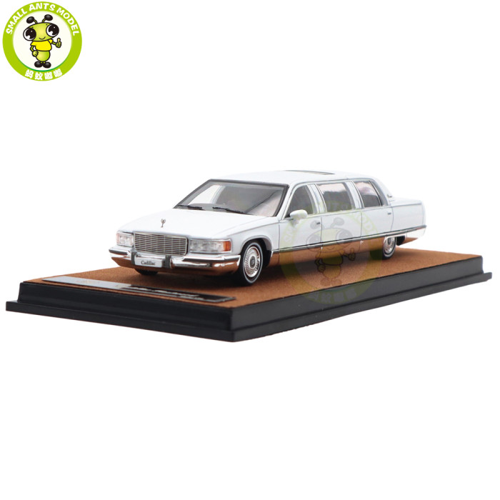 1/64 Cadillac Fleetwood Long Wheelbase Diecast Model Toy Car Gifts For Friends