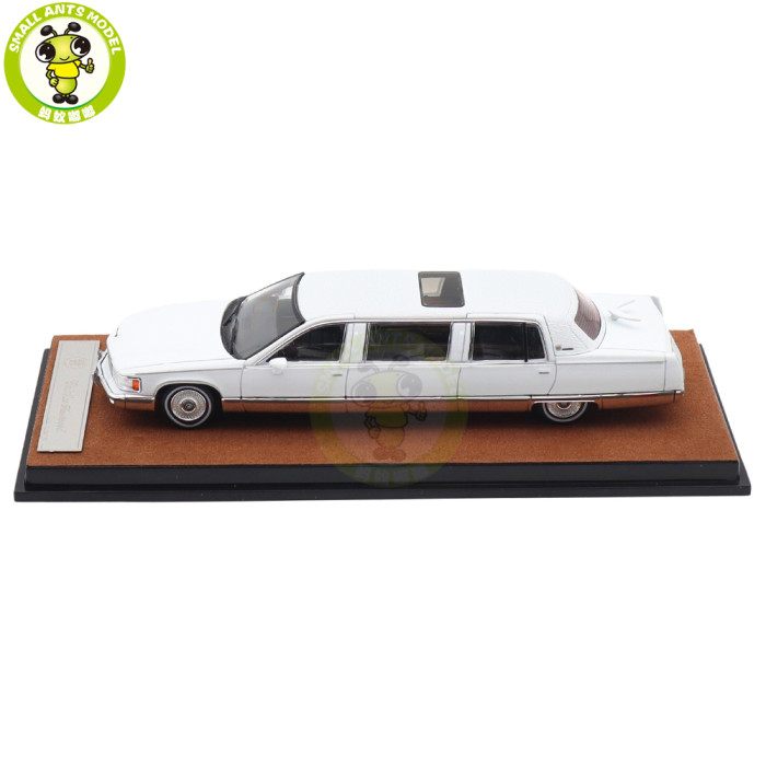 1/64 Cadillac Fleetwood Long Wheelbase Diecast Model Toy Car Gifts For Friends