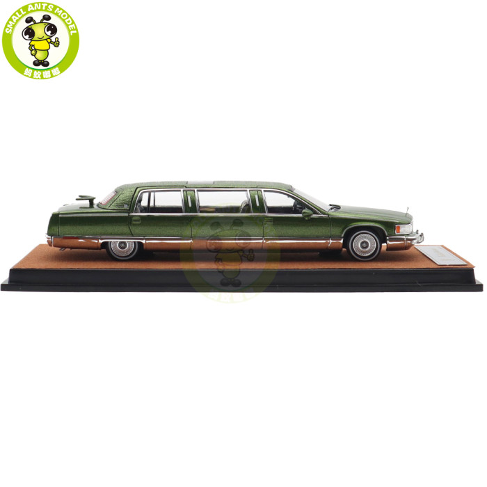 1/64 Cadillac Fleetwood Long Wheelbase Diecast Model Toy Car Gifts For Friends