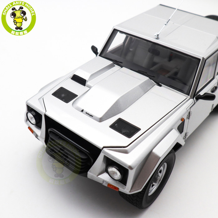 1/18 Lamborghini LM002 AUTOart 74553 Argento / Metallic Silver Model Car