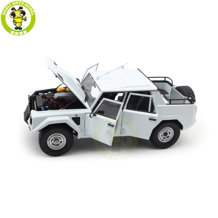 1/18 Lamborghini LM002 AUTOart 74549 Bianco Polo Park / White Model Car