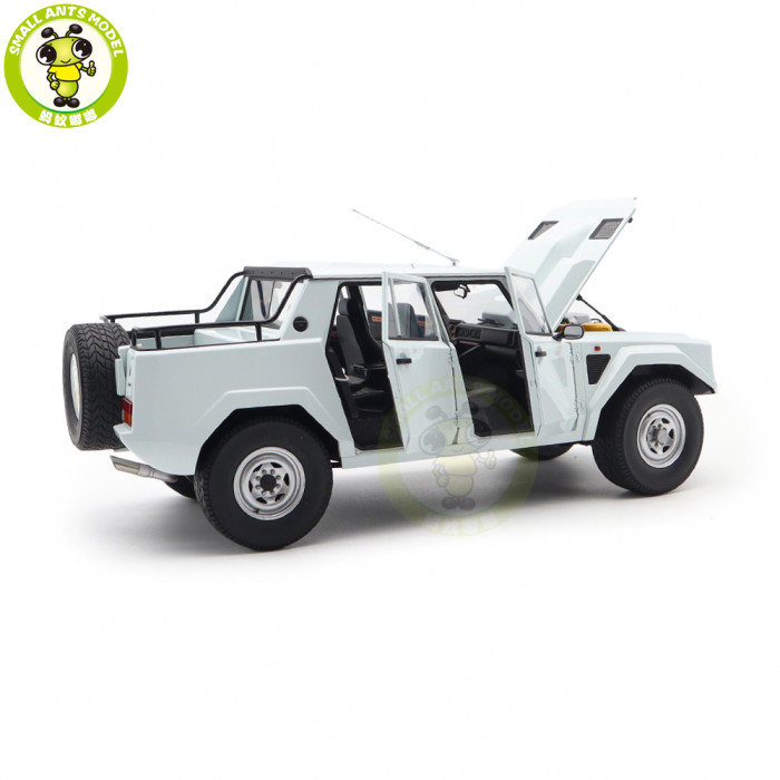 1/18 Lamborghini LM002 AUTOart 74549 Bianco Polo Park / White Model Car