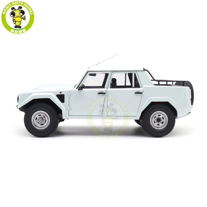 1/18 Lamborghini LM002 AUTOart 74549 Bianco Polo Park / White Model Car