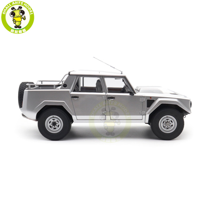 1/18 Lamborghini LM002 AUTOart 74553 Argento / Metallic Silver Model Car