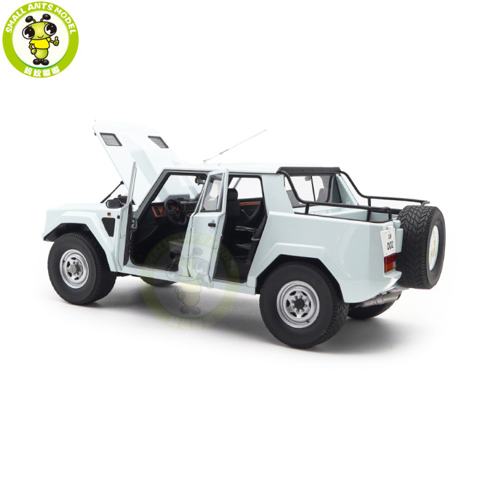 1/18 Lamborghini LM002 AUTOart 74549 Bianco Polo Park / White Model Car