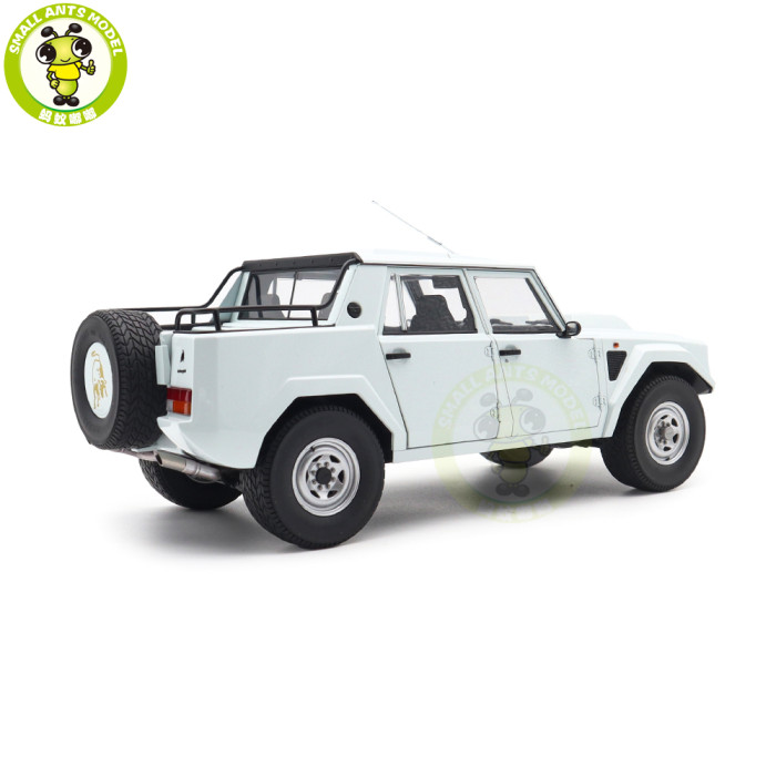 1/18 Lamborghini LM002 AUTOart 74549 Bianco Polo Park / White Model Car