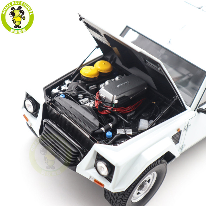 1/18 Lamborghini LM002 AUTOart 74549 Bianco Polo Park / White Model Car