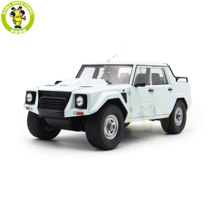 1/18 Lamborghini LM002 AUTOart 74549 Bianco Polo Park / White Model Car