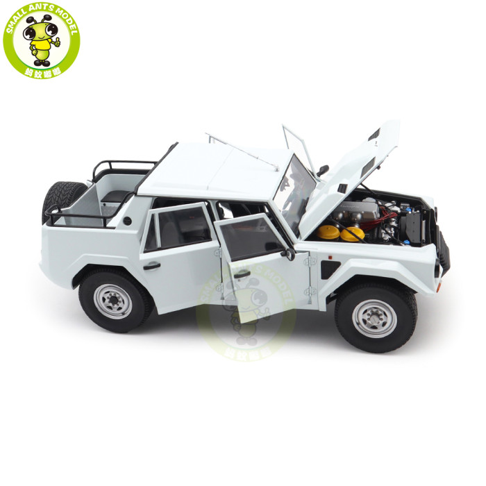1/18 Lamborghini LM002 AUTOart 74549 Bianco Polo Park / White Model Car