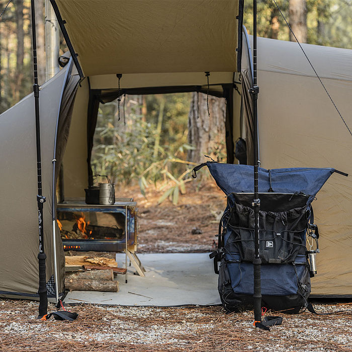 【Pre Order】Locomotive 3 Tunnel Tent with Chimney | POMOLY New Arrival 2024