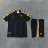 25-26 Man Utd Black Training Short Suit
