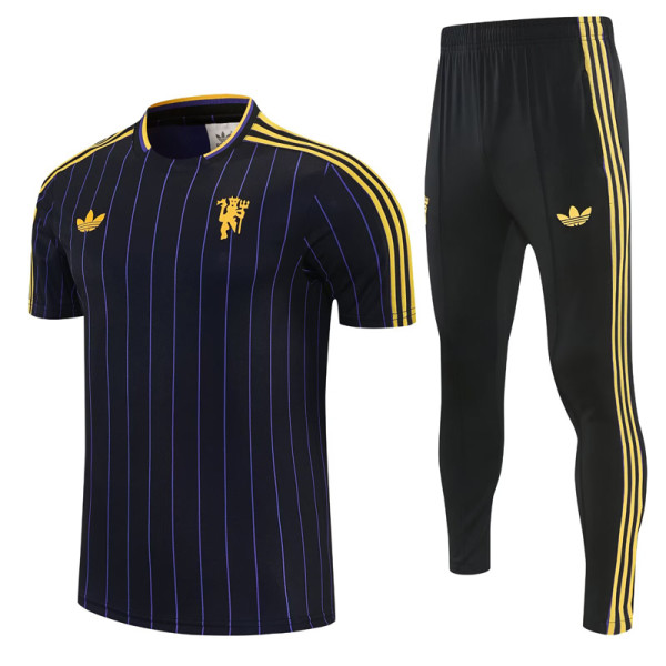 26-27 Man Utd Black Short shirts and Long trousers Suit (圆领)