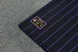 26-27 Man Utd Black Short shirts and Long trousers Suit (圆领)