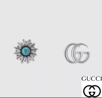 Double G flower stud earrings in Box & Pouch
