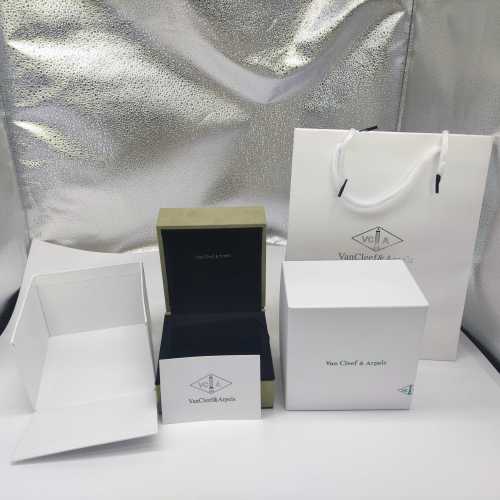 Vancleef&Arpelsl ​Watch box  brand new