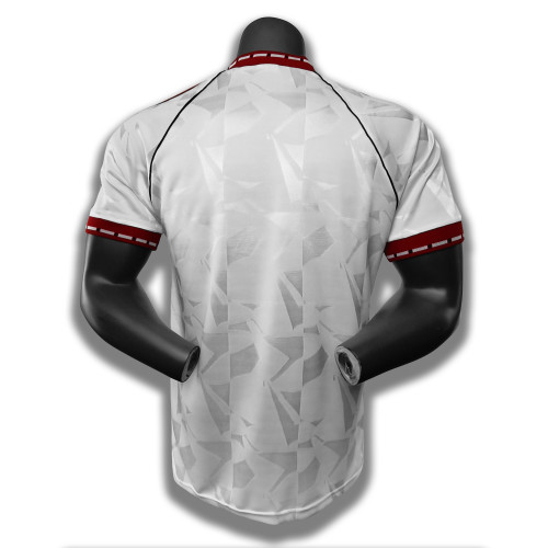 Manchester United white jersey for the 1991 season