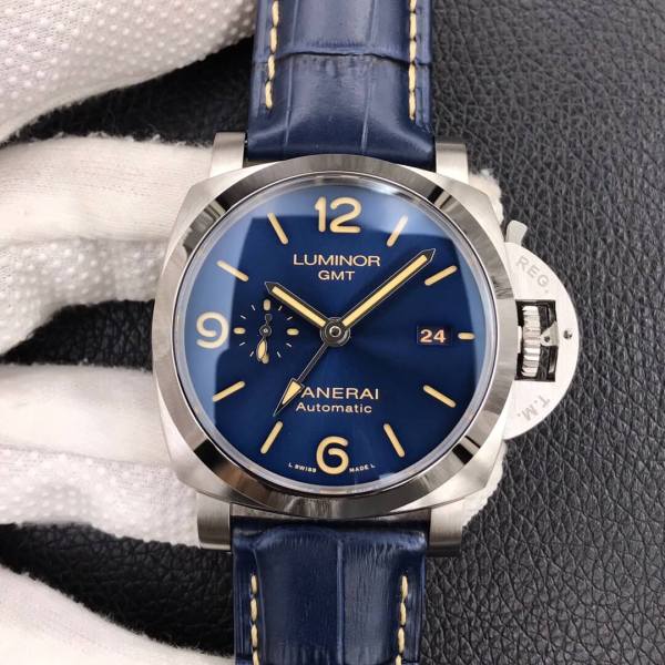 Panerai Luminor GMT PAM01033