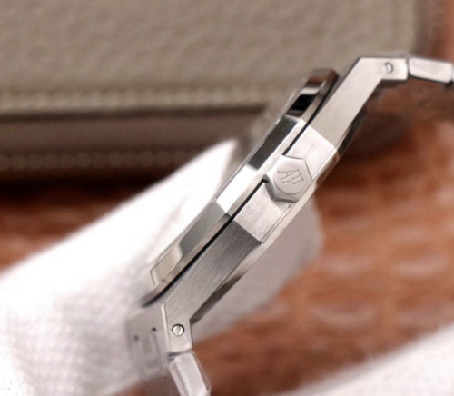 Replica Audemars Piguet Royal Oak 15400ST.OO.1220ST.02 1:1 Best Edition White Dial Swiss ETA3120