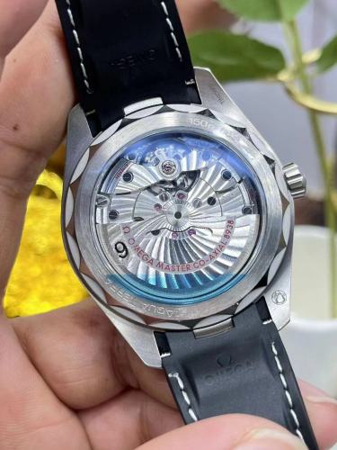 Omega Seamaster AQUA TERRA 150M 43 mm, on rubber strap