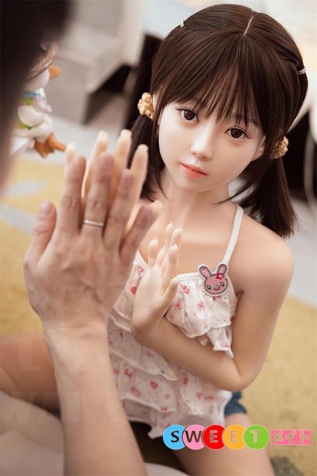 My Loli Waifu Aya 小学生リアルラブドール 126cm AAカップ 貧乳ダッチワイフ シリコンヘッド TPEボディ 小柄な美少女