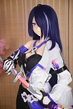 AotumeDoll 155cm Cカップ M3-1 シリコンヘッド＋TPEボディ、崩壊スターレイルの黄泉コスプレで武器を手にしたアニメドールの上半身姿