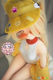 百合園聖娅ヘッド採用のCroissant Doll 141cm AAカップ ビニールヘッド＋TPEボディ、百合園セイア風アダルトドールがサングラスを掛けて微笑む白水着の上半身ショット