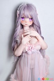 シリコンドールのRAD040 清野柠檬 Elsababe 140cm、ピンクのファー付き衣装で両手を胸元へ添えたアニメドール