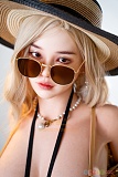 Irontech Doll A5 Yui 158cm Fカップ フルシリコン製ドール、金髪ロングヘアとアクセサリーが映える横向きの表情アップ。