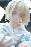 KH003-A 紬 150cm Bカップ Kiradols、二次元ドール風の青い瞳アップと手元を活かした印象的なポーズ