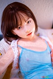 J-cute 128cmバスト平 AGB38 未陽 ラブドール、黄色いビニールプールに横たわるブルーの水着の上半身姿