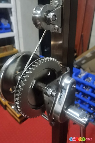 第九代 組み立て式ディスプレイ スタンド 耐荷重量75kg TPE＆シリコンドール適応 手動式昇降のみ選択可
