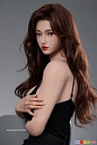 Rinka 168cm Fカップ TOP-CYDOLL エロドール、腕を組んだ黒ワンピースの横向き上半身姿