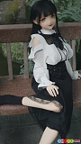 #KH002-A 陽葵 155cm Dカップ アニメドール Kiradols、脚を交差した黒白衣装のベンチ座り姿