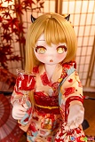 小伊 120cm AAカップ ラブドール JSLDOLL、りんご飴を持ち片手を差し出す正面姿