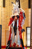 #140 Aotume Doll アダルトドール 155cm Fカップ、狐耳と大きな尾を備えた赤白衣装の全身立ち姿