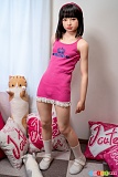 137cm 夏美 ダッチワイフ J-cute、片脚を曲げたピンクワンピの全身立ち姿