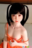 Aya My Loli Waifu アダルトドール 127cm Aカップ、オレンジ服を下げた黒髪ツインテールの上半身姿