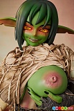 Climax doll Barza 120cm ラブドール、布衣装をめくった緑色肌の胸元クローズアップ