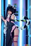Art-Doll 源千織 153cm Eカップ ラブドール、青い照明の扉内で尻尾を見せる横向き立ち姿