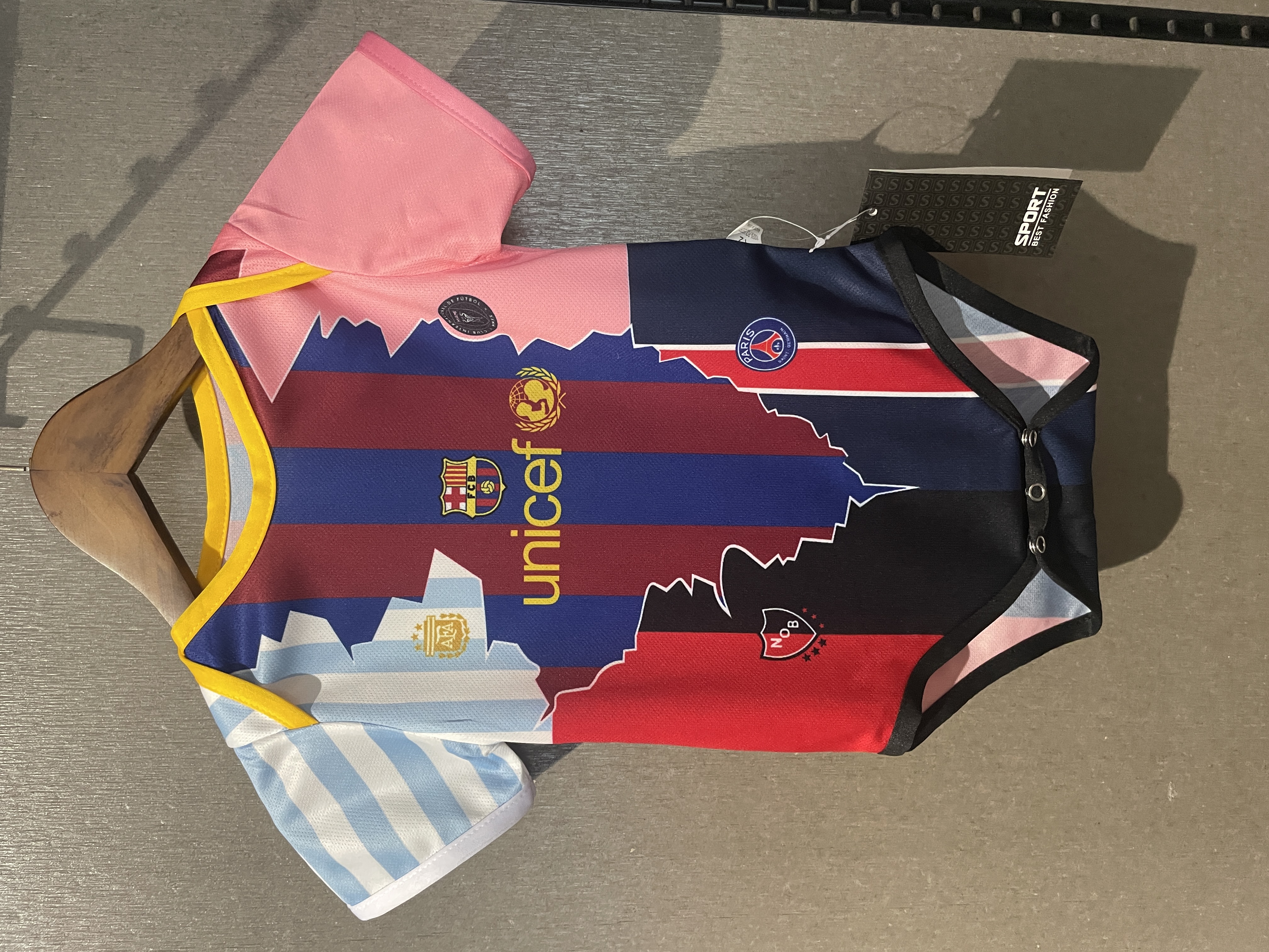 【未使用品・タグ付き】FC Barcelona 長袖 UNICEF 未使用品・タグ付き】FC Barcelona 長袖 UNICEF 未使用品・タグ