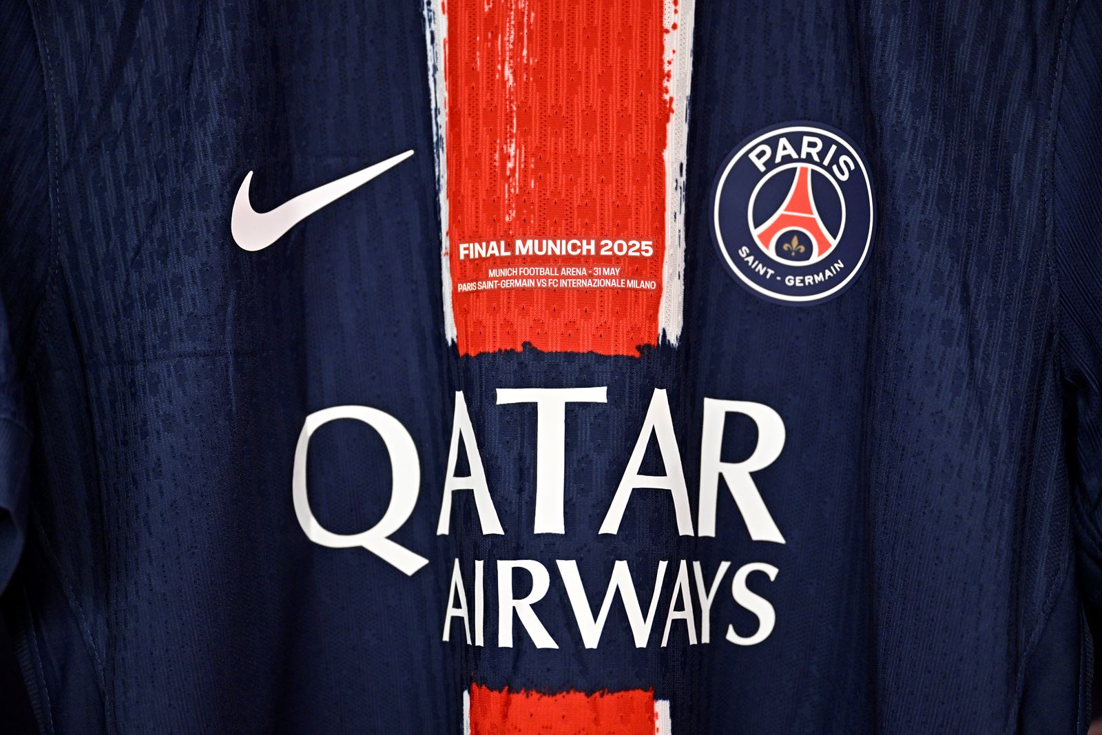 正規品　24-25 PSG ホーム　オーセンティック　ドゥエ　CL決勝 正規品 24-25 PSG ホーム オーセンティック ドゥエ CL決勝